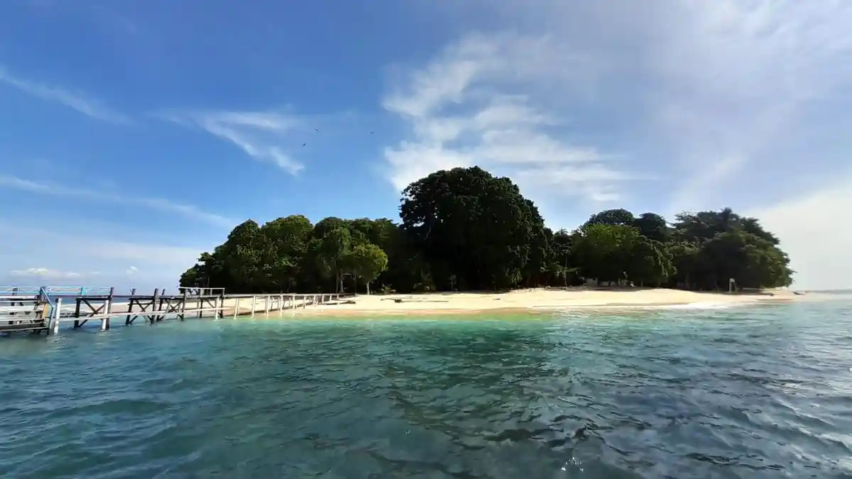 Pulau Paniki Di Desa Leleolamo