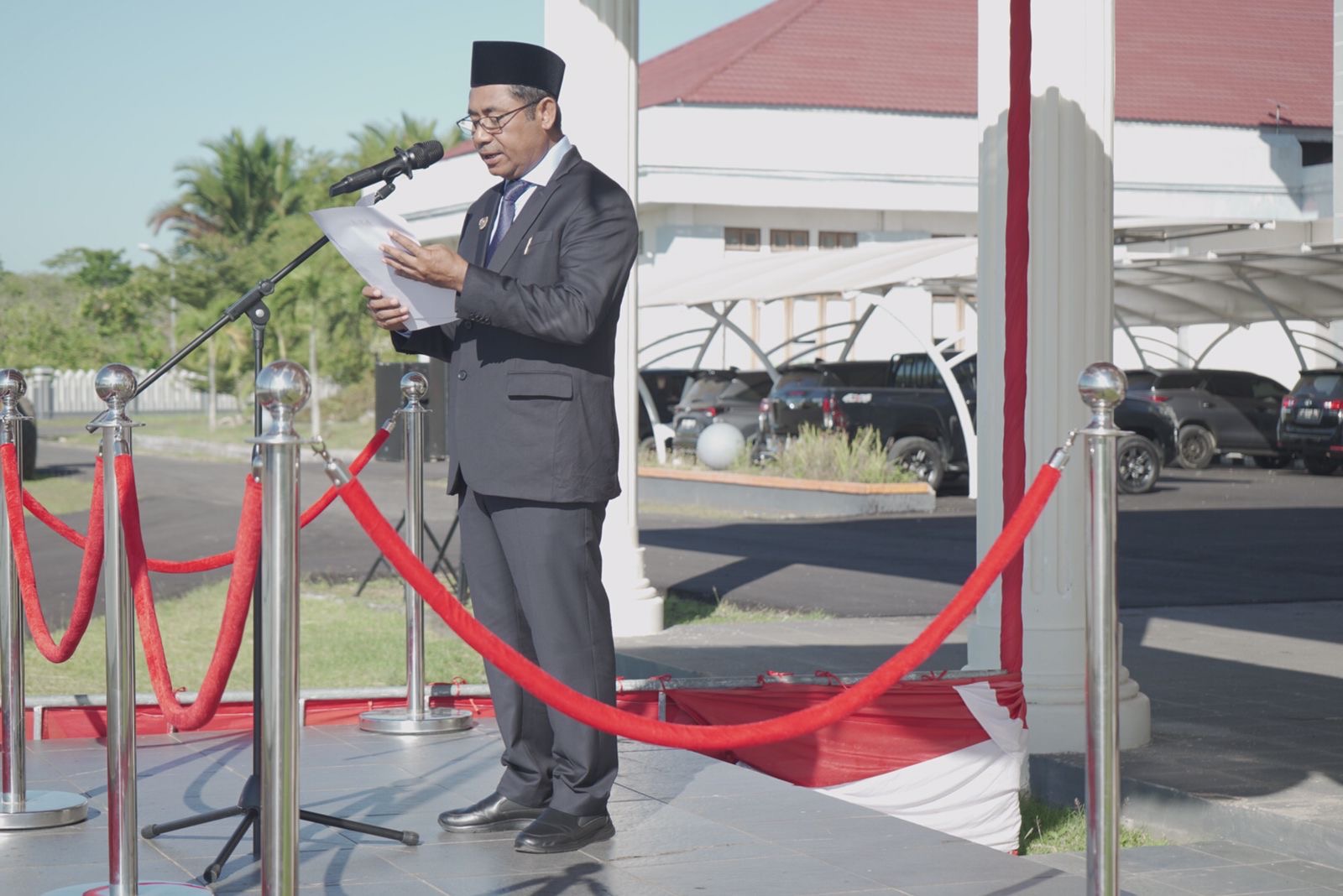 Pimpin Upacara Hari OTDA ke-XXX, Bupati Haltim Sampaikan 8 Poin Strategis Mendagri