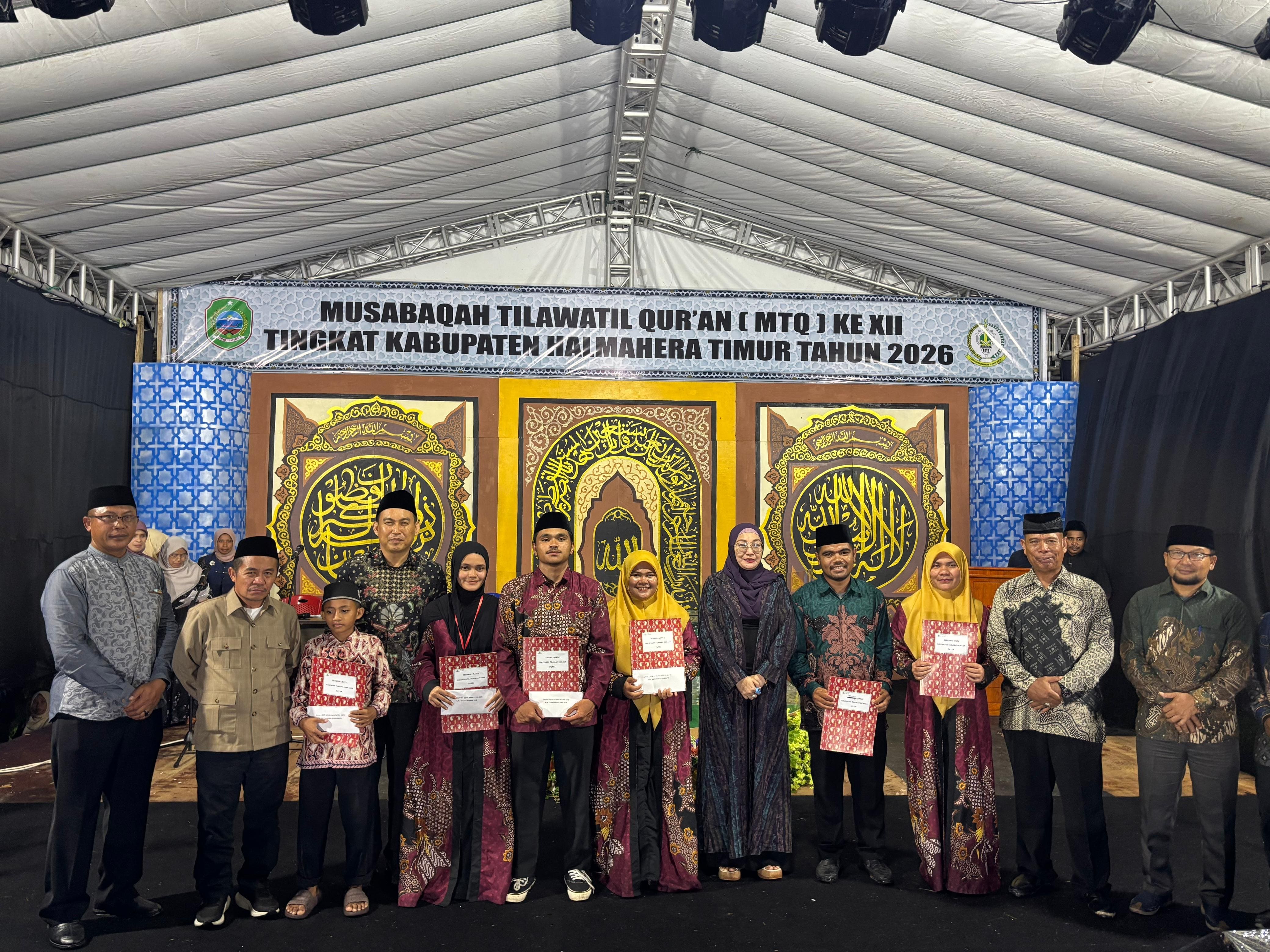 Wakil Bupati Halmahera Timur Anjas Taher Didampingi Sekertaris Daerah Ir Ricky Chairul Richfat Resmi Tutup MTQ Ke - 12 Tingkat Kabupaten