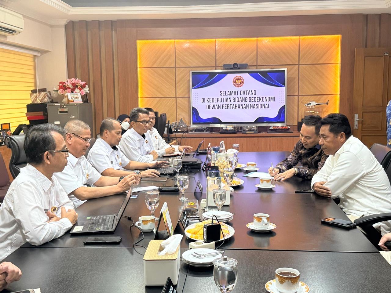Menatap Masa Depan Haltim: Sinergi Bupati dan Kemenhan RI Kawal Investasi dan Cetak SDM Unggul