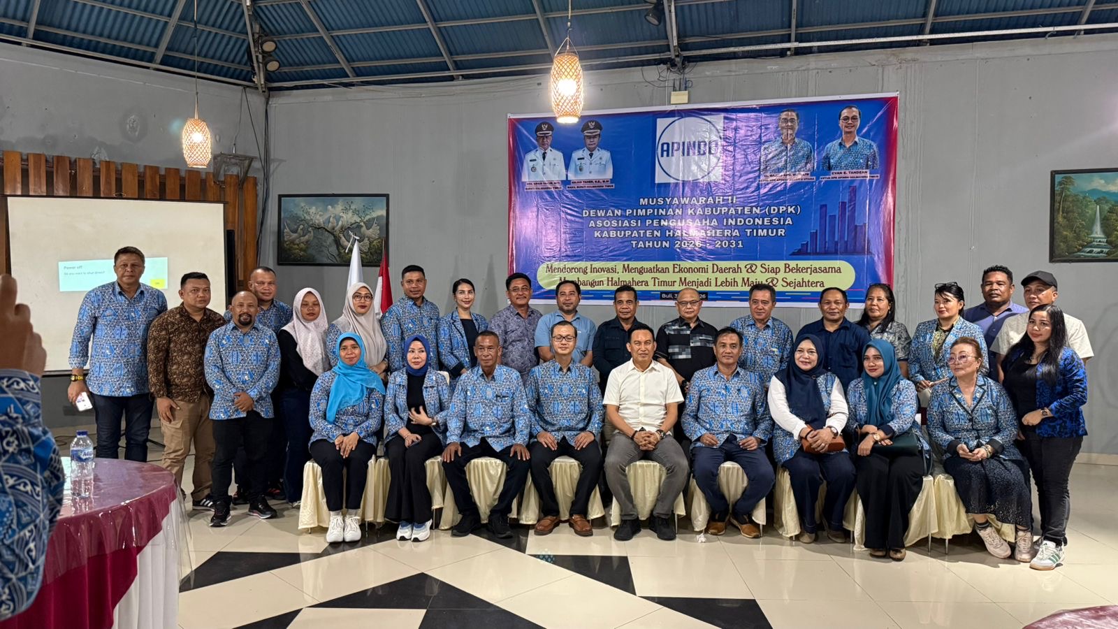 HADIRI PELANTIKAN PENGURUS DPK APINDO, SEKDA HALTIM HARAP PERKUAT SINERGI DENGAN PEMDA