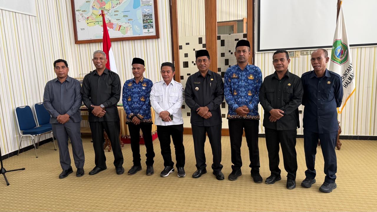 BUPATI HALMAHERA TIMUR LANTIK TIGA PEJABAT ADMINISTRATOR, PERKUAT KINERJA PELAYANAN PUBLIK