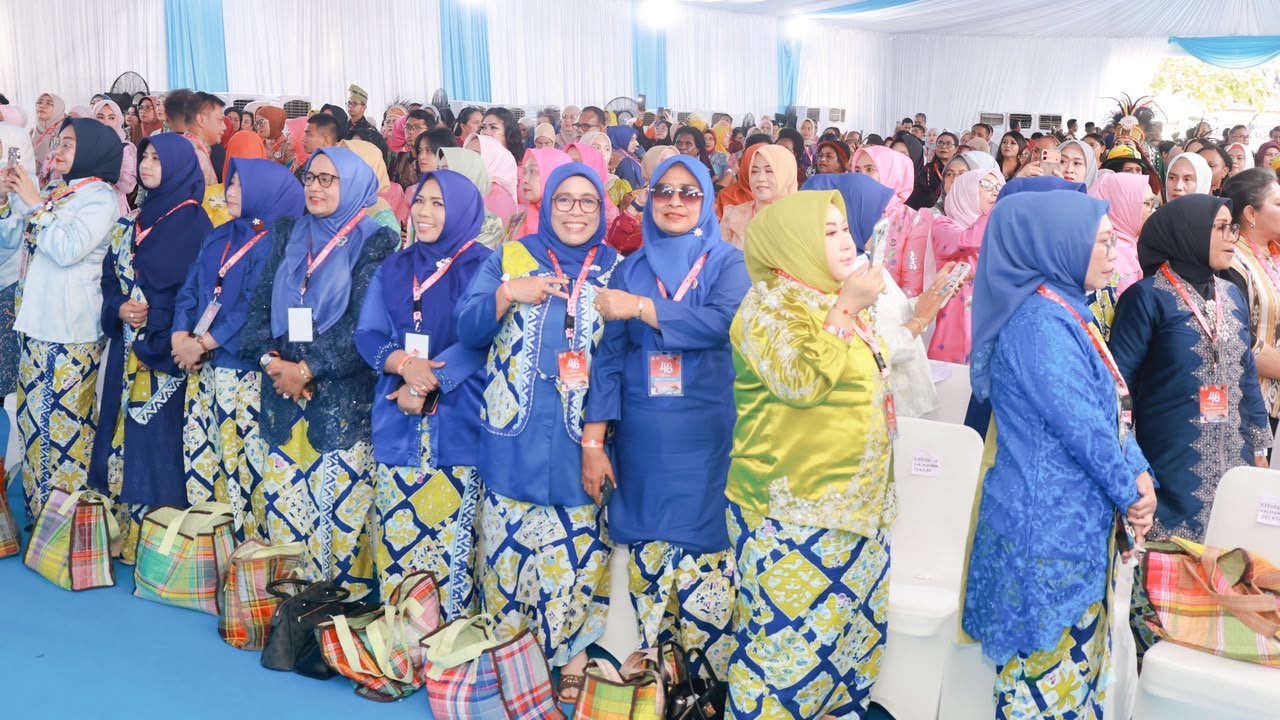 Hadiri Peringatan HKG PKK ke-54 di Makassar,  Ketua TP-PKK Halmahera Timur Siap Wujudkan Indonesia Emas 2045