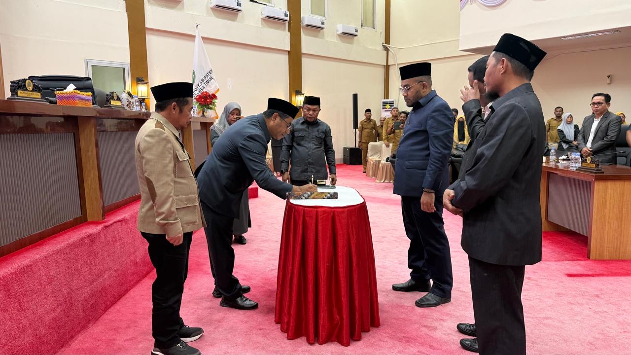 Rampungkan Sidang Paripurna Ke-7, Pemkab dan DPRD Halmahera Timur Sahkan Perda Pertanggungjawaban APBD T.A 2025
