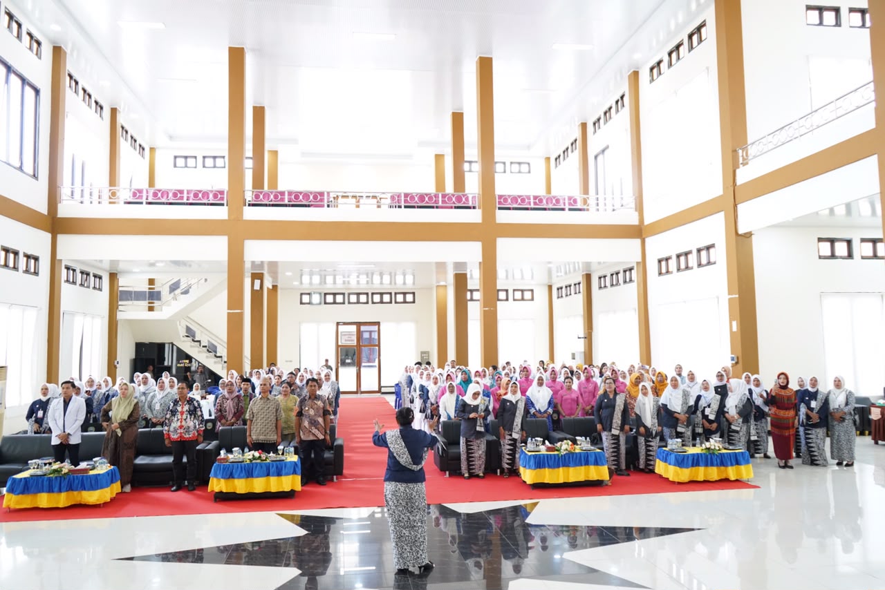 BUPATI HALMAHERA TIMUR BUKA RESMI MUSCAB IBU KE III