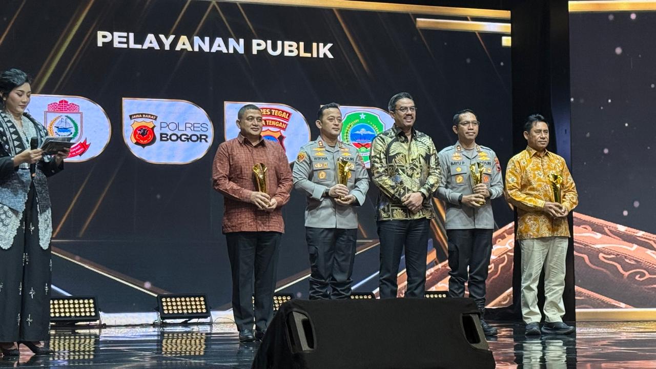 BUPATI HALMAHERA TIMUR TERIMA PIMPINAN DAERAH AWARD 2026 KATEGORI PELAYANAN PUBLIK