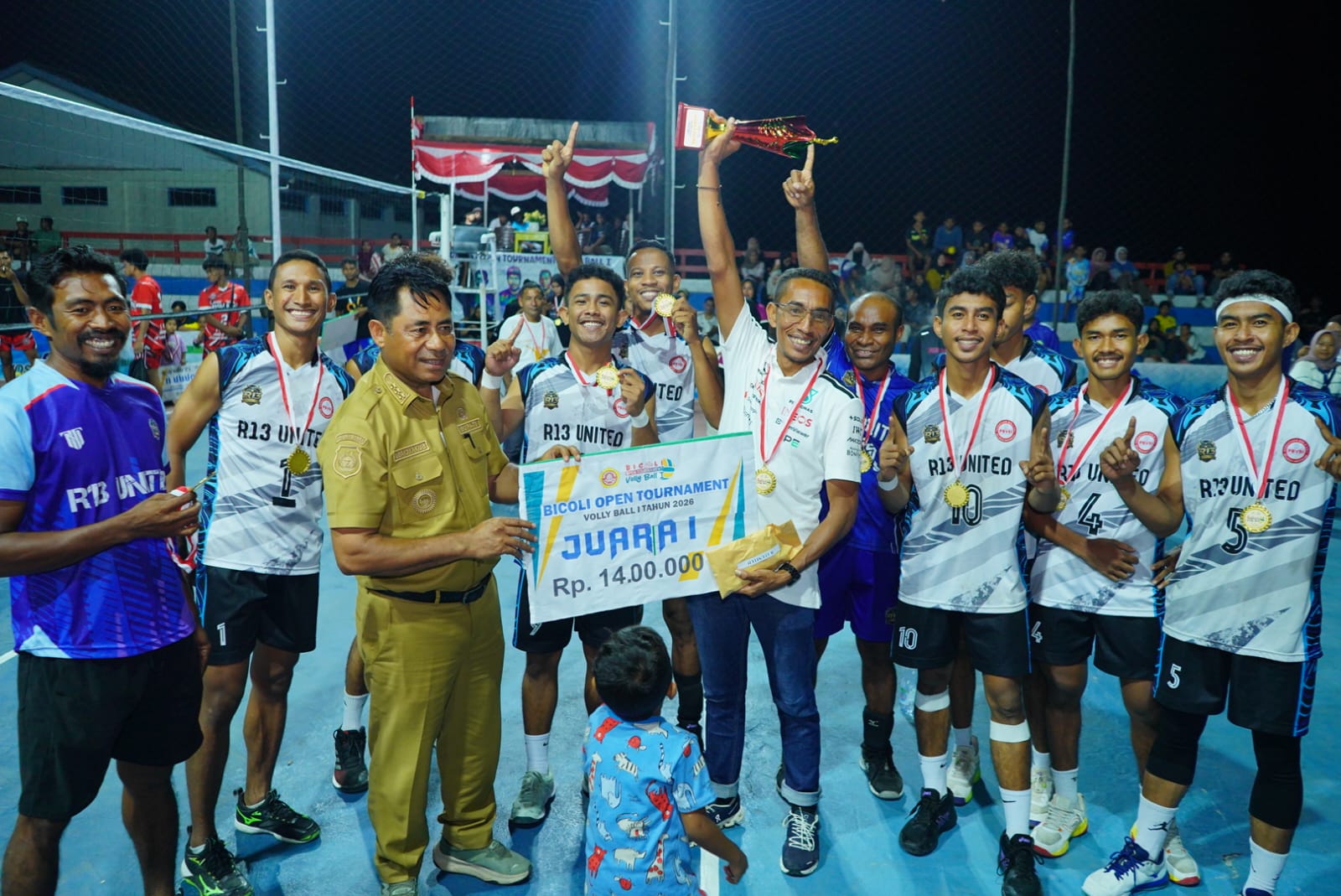 Tutup Turnamen Bola Voli Bicoli Terbuka I, Bupati Ubaid Dorong Pembinaan Atlet Berkelanjutan