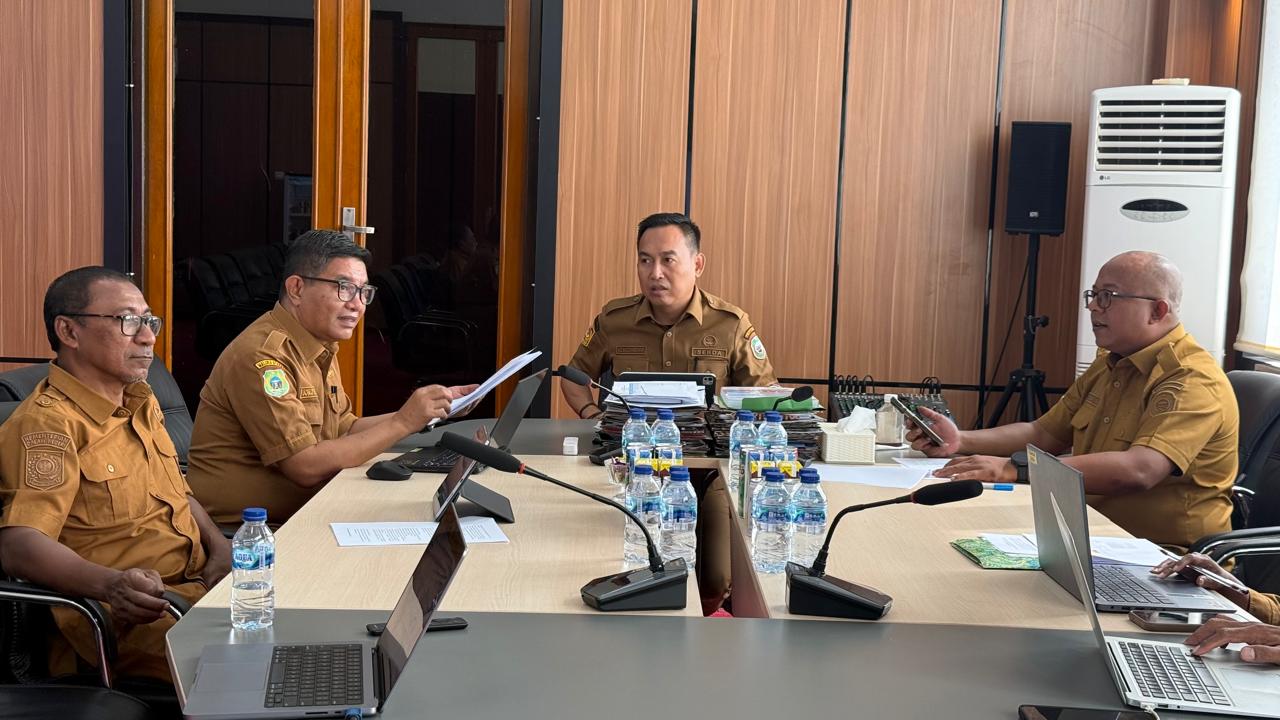Sekda Halmahera Timur Pimpin Rapat Percepatan Penyelesaian Tindak Lanjut BPK RI